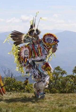 powwowdancers37 707 472 80 s c1